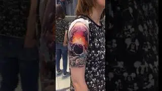 Перекрытие старой татуировки Космосом