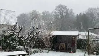 Snow in Holland a video by Joris Verheul.