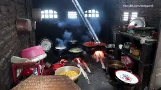 Warung Legendaris Onggolono, masih pakai kayu bakar!