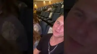 А мы уже на месте !! Ждём выхода нашей звёздочки
