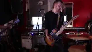 Dian - Red Room Sessions - 01 - Veins