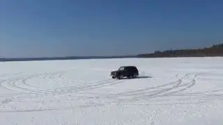 нива валит боком по озеру