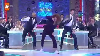BURCU ESMERSOY'DAN DANS SHOW