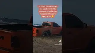 🤠No es mi camioneta! aquí solo evidenciando una camioneta roja que se atasco en la playa😯