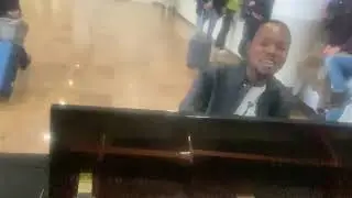 LANDRY MONGALI  à l’aéroport de Bruxelles Zaventem en route Pour Washington Seattle