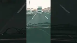грузовик едет зажом 100км/ч 😱😱😱