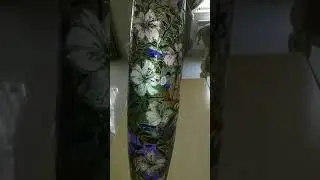 Витражная роспись по стеклу  . Ваза " Белые лилии Богородицы"