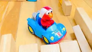 ELMO Gigglin’ GO Cart Car CRASHING Obstacle Course