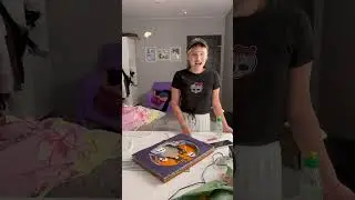 Подсматриваем в окно 🤭 Валя снимает ролик в Likee 🤣🔥 #shorts #trend #лето #смешныевидео