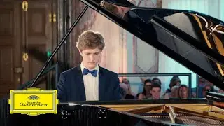 Jan Lisiecki – Mozart: Theme [12 Variations in C Major on 