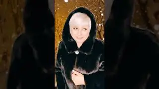 А Москва снежком припорошена ,и иду одна за горошком я..😂🥰
