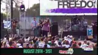 Mandisa performs 