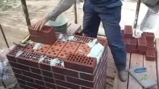 Кладка колонны из клинкерного кирпича Feldhaus Klinker