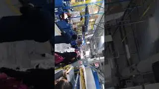 --mamá:pobre de mi hijo se la ade pasar muy aburrido en su trabajo       - - mi trabajo : 😂