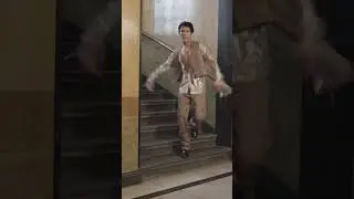 Omar Rudberg dancing to his song Mi Casa Su Casa with Vogue Scandinavia #omarrudberg #youngroyals