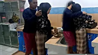 Prank istri❗gangguin istri lagi masak