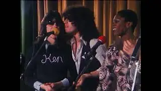 Kamahl ft  Delilah, Jon English, Keith Lamb, Gary Twinn - Hound Dog (live on Flashez, 1976)