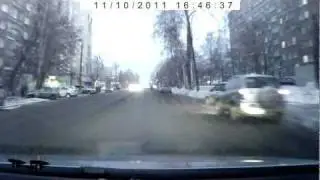 Пешеходы по Майской.AVI