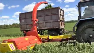 Комбайн роторный прицепной Рось 2 КРП 2,0 косит люцерну в поле | Заготівля кормів