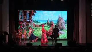 "с милым рай и в шалаше" или "Вечерком красна девица"