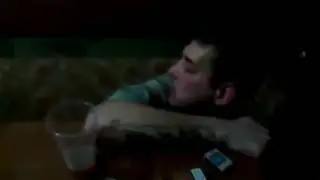Алкаш упал под стол и не может встать