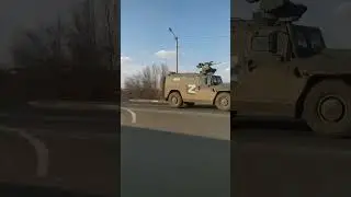 Другий день вторгнення. Чоловік намагається зупинити російську колону #warzone #2022