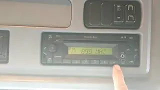 Automatic and manual radio tuning - Mercedes Benz Axor 2544