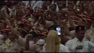 Merinding! Momen Para Pendukung Prabowo Nyanyikan Yel-Yel Dukungan: Kami Selalu Ada di Sini