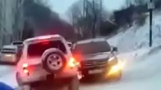 KARDA KAZA YAPAN ARABA GÖRÜNTÜLERİ