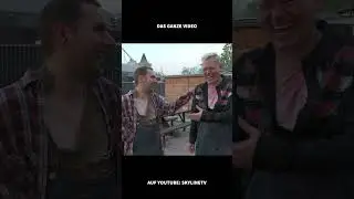 KNOSSI & ADAM ERSCHRECKEN SICH 