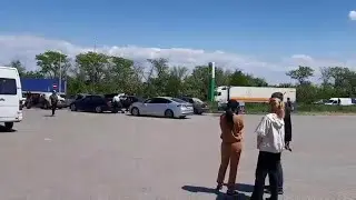 Помощь выезжающим на заправках перед Васильевкой.