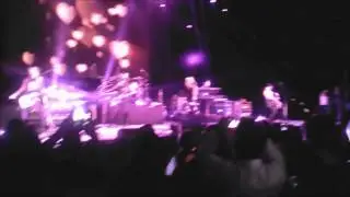The Avril Lavigne Tour in Guadalajara - intro + hello kitty + girlfriend