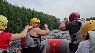 Рафтинг - это адреналин, помноженный на водяные брызги и синхронный взах весел!Гребите бездельники!