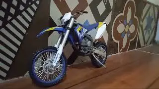 John Music Husaberg FE 450 Enduro CENTRAL HOBBY