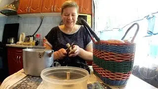 Василий добытчик/Наготовила/Салат,блины и мариную грибы