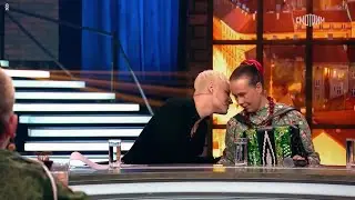 Девушка из Хакасии обалдела от того, что SHAMAN поцеловал её в щёчку и спел с ней!