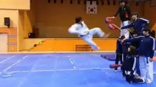 Ryu real dando um Tatsumaki Senpuu Kyaku