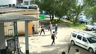 Быдлота получает по щщам от кассира магазина