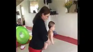 התפתחות תינוקות - תרגילי זקיפת הגב והרמת הראש - ענבל שמיר
