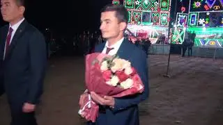 Туйи Рахмон Медиа у́зинг туйида онасига гул берди (қисми 6)