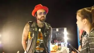 Yelawolf in his interview with Eminem.Pro: Marshall is unique!