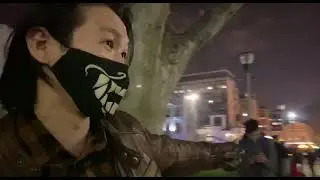 Молодой человек рассказывает о задержании на митинге двух девушек