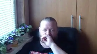 В драке бей локтем.