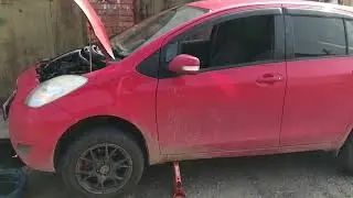 Замена масла без ямы и эстакады. Тойота Vitz.
