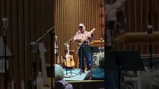 Open mic playing, Benny