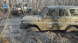 Внедорожники в грязи. Кто проедет это болото? УАЗ или Нива. Офф-роуд 4x4