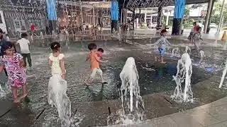 Bocil Mandi Air Mancur di Aeon BSD