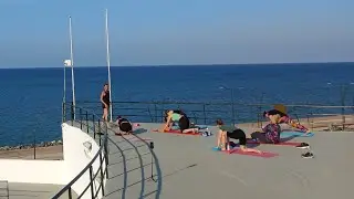 ЭТО КАЙФ   ЙОГА В НАШЕМ ГОРОДЕ от разных недуг с красивым тренером