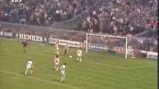 ajax-helmond (5-0) Strange bizarre unusual weird goal