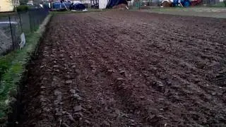 Пахота трактором переломкою.